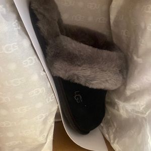 Women’s UGG slippers black and silver